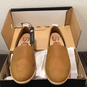 Waterproof SOREL Ella slip on / NEW / Leather